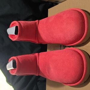 UGG Classic Mini II Boots in Hot Spark Pink
